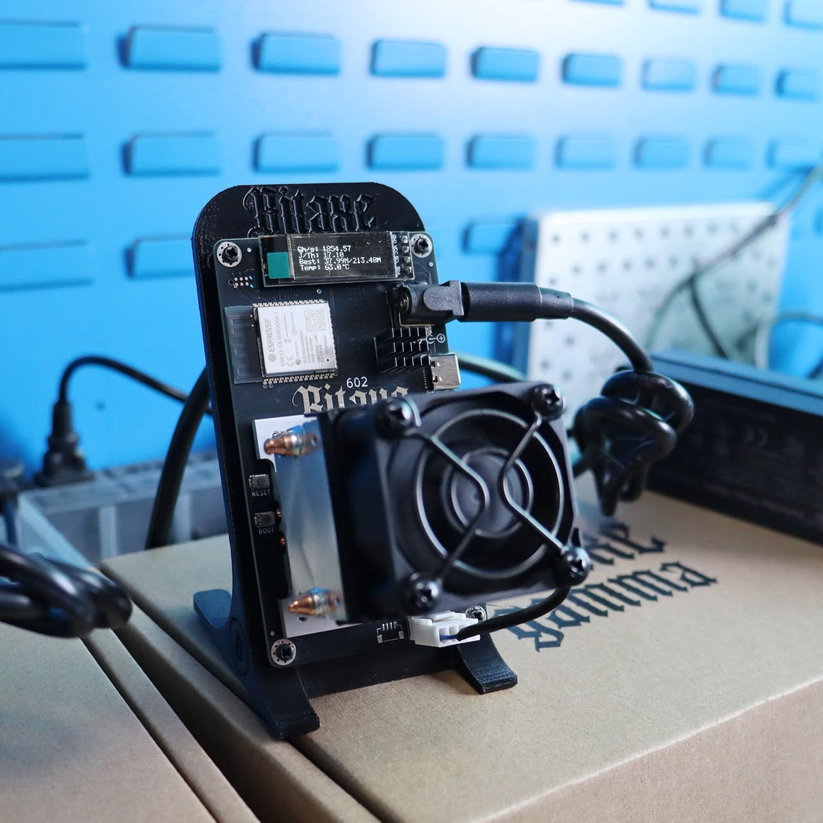 Bitaxe Gamma 602 Bitcoin Solo Miner - 1.5 TH/s Ultra-Compact ASIC, BM1370 Chip, Open-Source Home Miner with WiFi & OLED Display